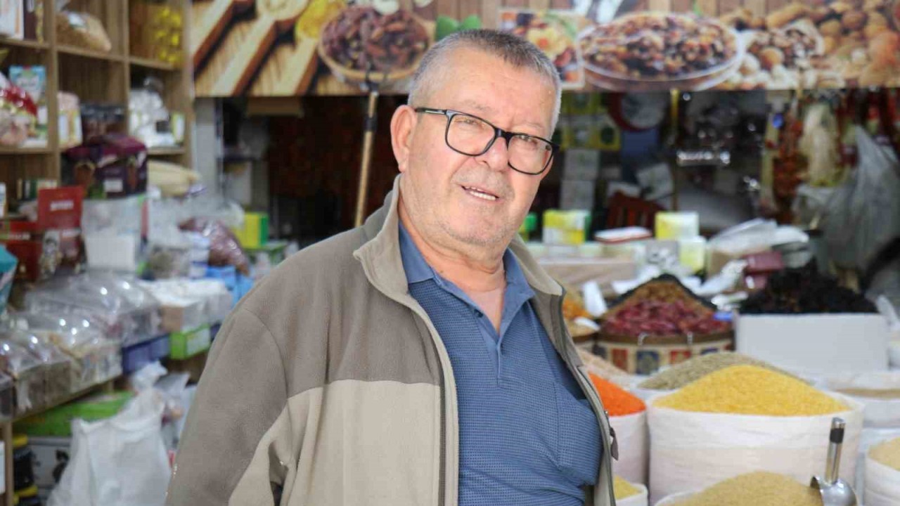 Tarihi Uzun Çarşı’daki aktarlarda kış öncesi şifalı ot yoğunluğu