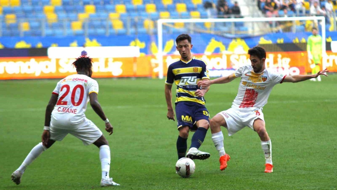 Trendyol Süper Lig: MKE Ankaragücü: 0 - Kayserispor: 0 (İlk yarı)