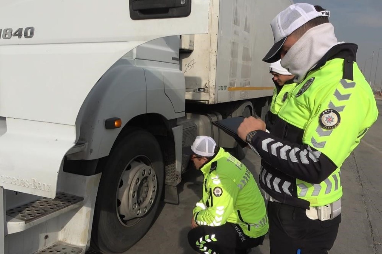 72 Araç Trafikten Men!