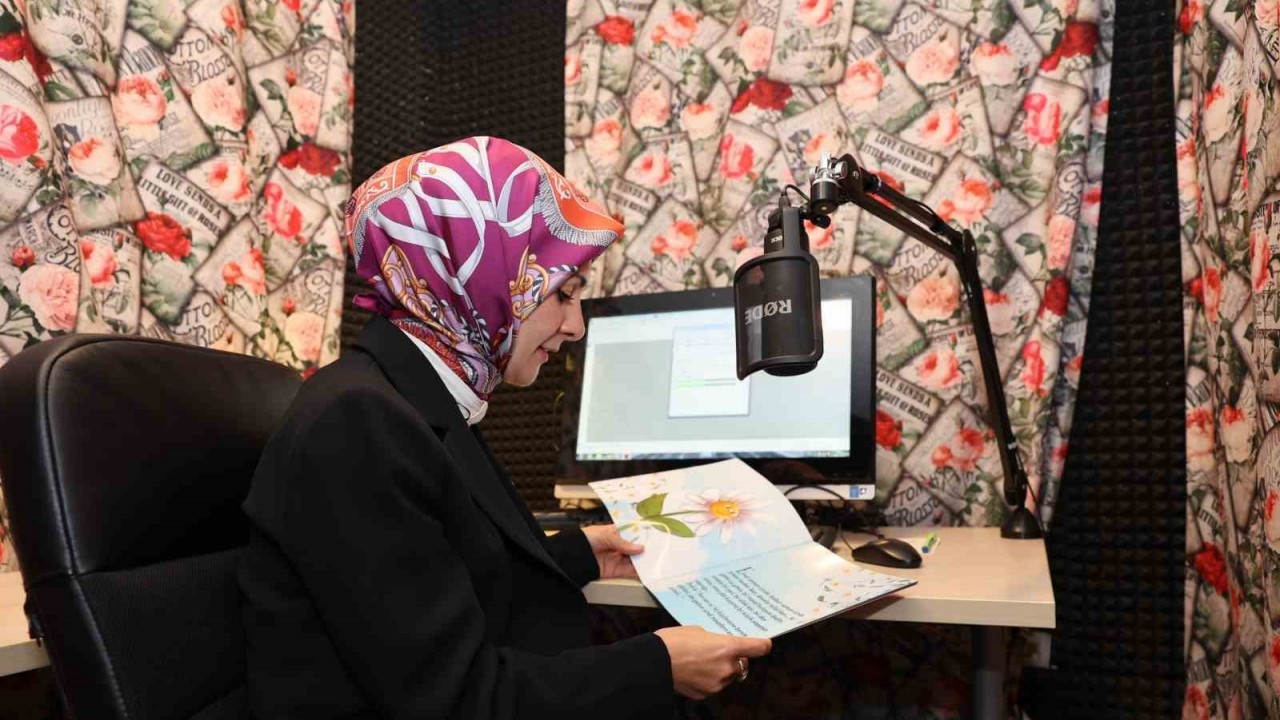 Bakan Göktaş çocuklar için kitap seslendirdi