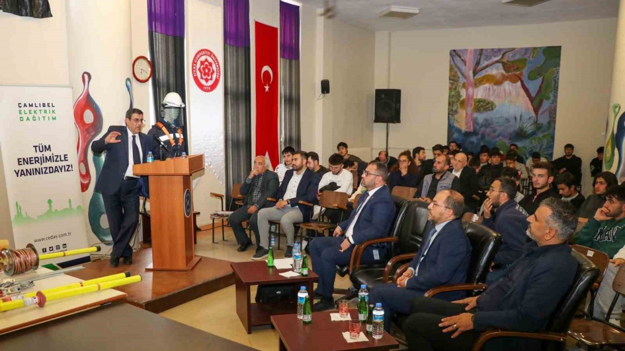 ÇEDAŞ’tan öğrencilerin kariyerlerine yön verecek seminer