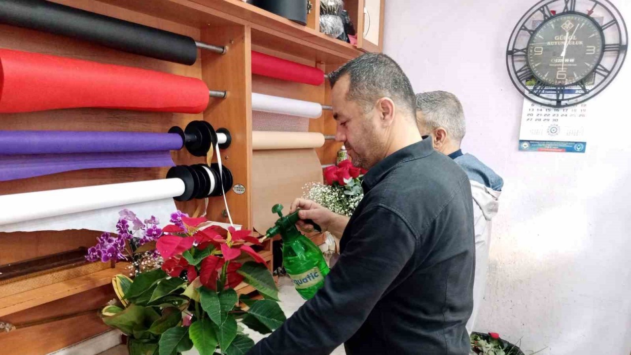 Çiçekçilerin 10 Kasım mesaisi başladı