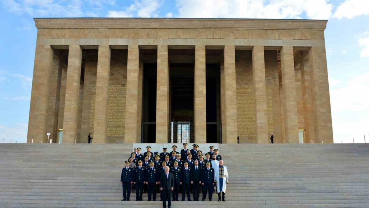 Emniyet Teşkilatı 10 Kasım öncesi Anıtkabir’i ziyaret etti
