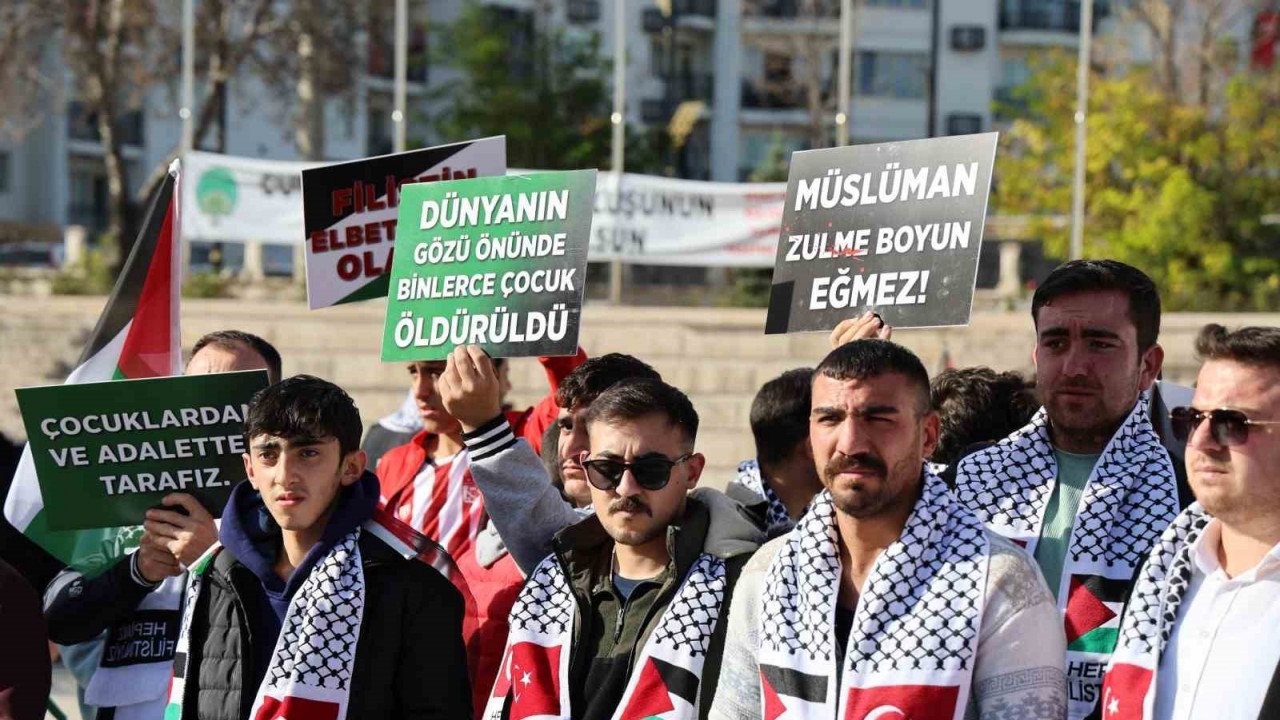 Gençlerden Gazze’ye destek