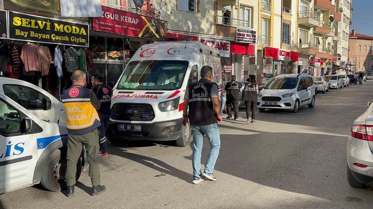 Haber alınamayan şahıs,  evinde boğazı kesik halde ölü bulundu