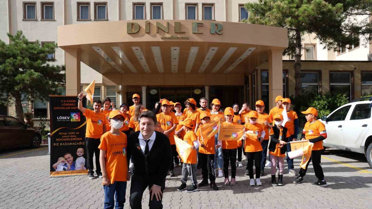 İlk Defa Hamburger Yediler