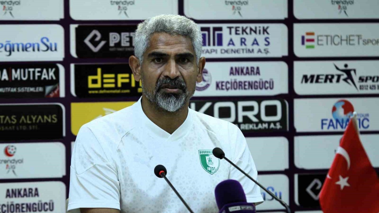 İsmet Taşdemir: "Hakem ’Hocam oyunu durdur’ diyen tüm oyuncularıma sarı kart verdi"