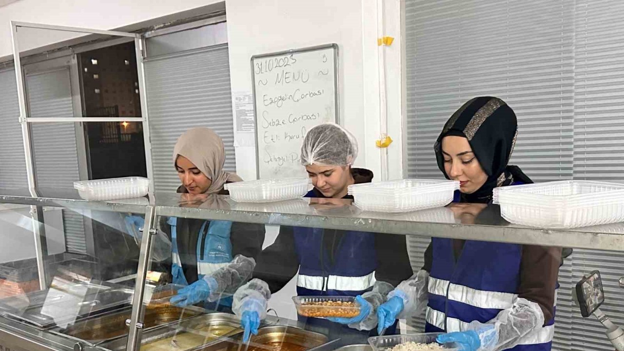 KYK Yurtlarında Kalan Yemekler İhtiyaç Sahibi Ailelerin Yüzünü Güldürüyor