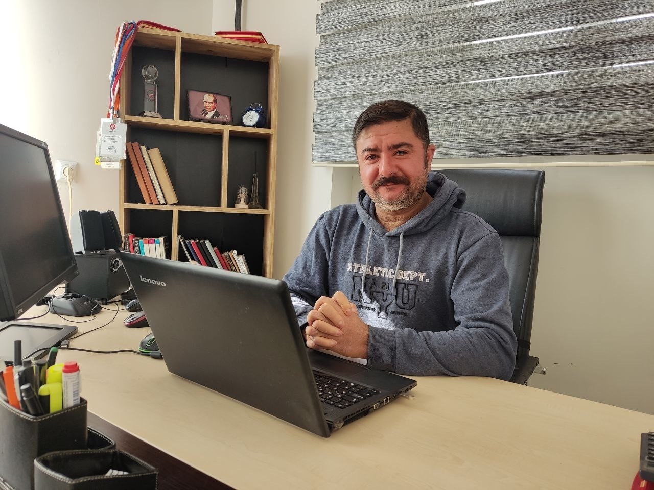 Niğdeli Mustafa Gökmen'in İlginç Dünya Günleri Akımı: Sosyal Medyada Yıldızı Parlıyor!