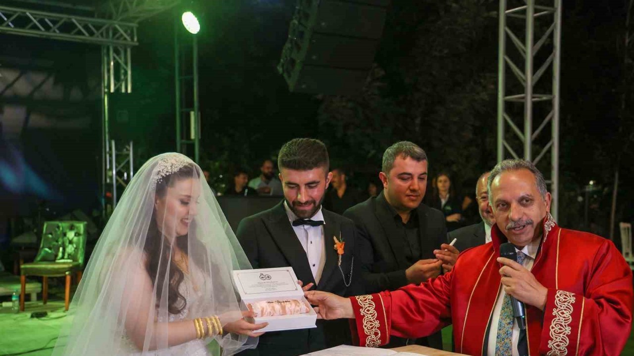 Nikah Rekoru: 2023 Yılında Bin 552 Çift Evliliğe Adım Attı