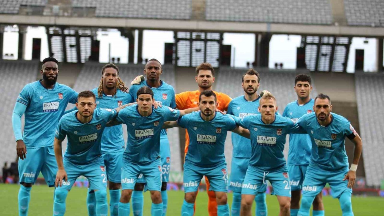 Servet Çetin’den kadroda 2 değişiklik