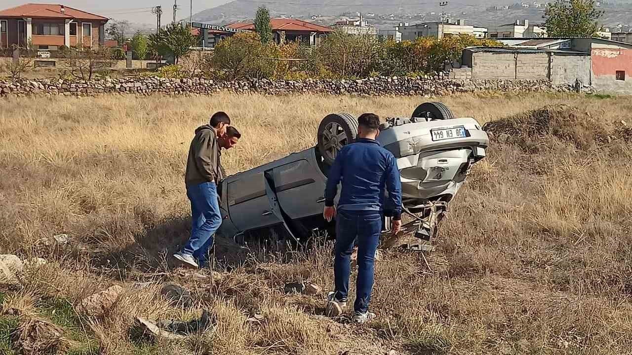 Yoldan çıkan otomobil takla attı