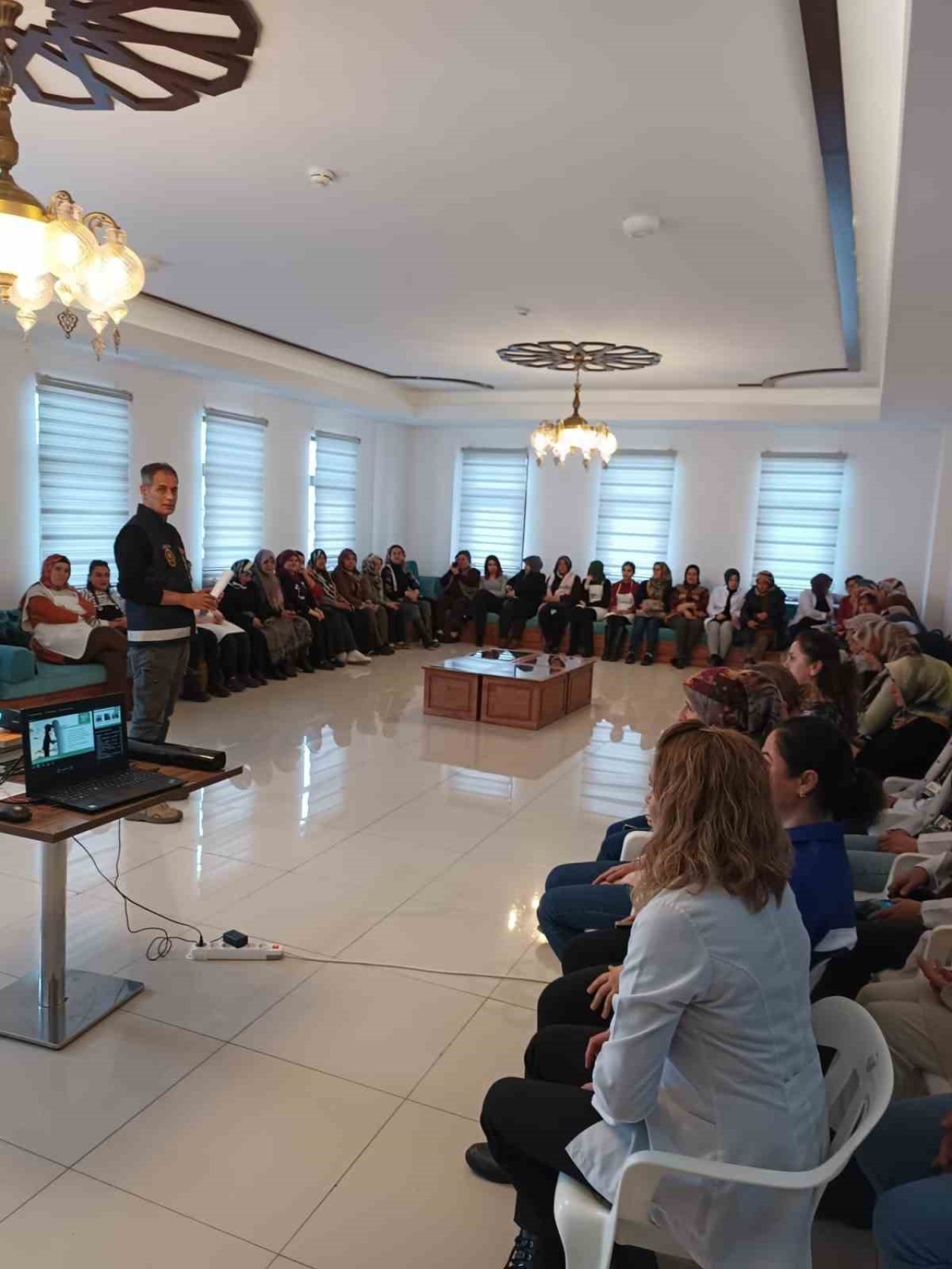 "En İyi Narkotik Polisi Anne" Semineri Düzenlendi