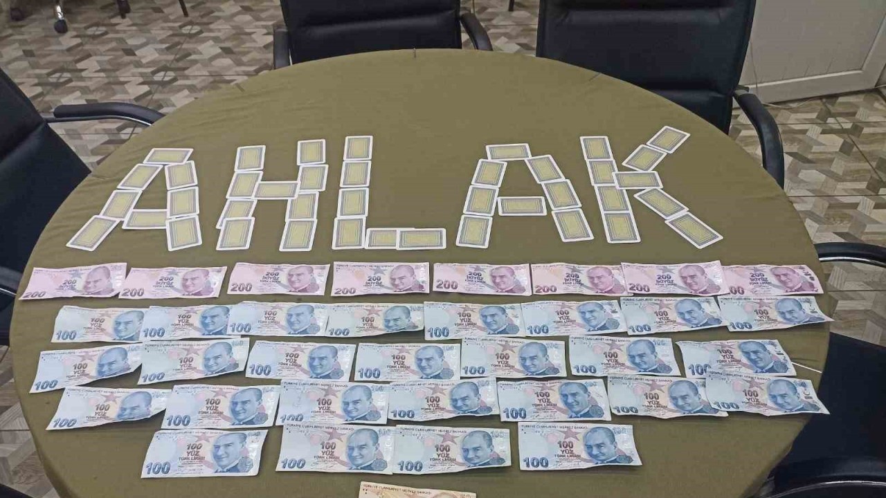 Kumar Oynadığı Tespit Edilen 5 Kişiye 20 Bin TL Ceza