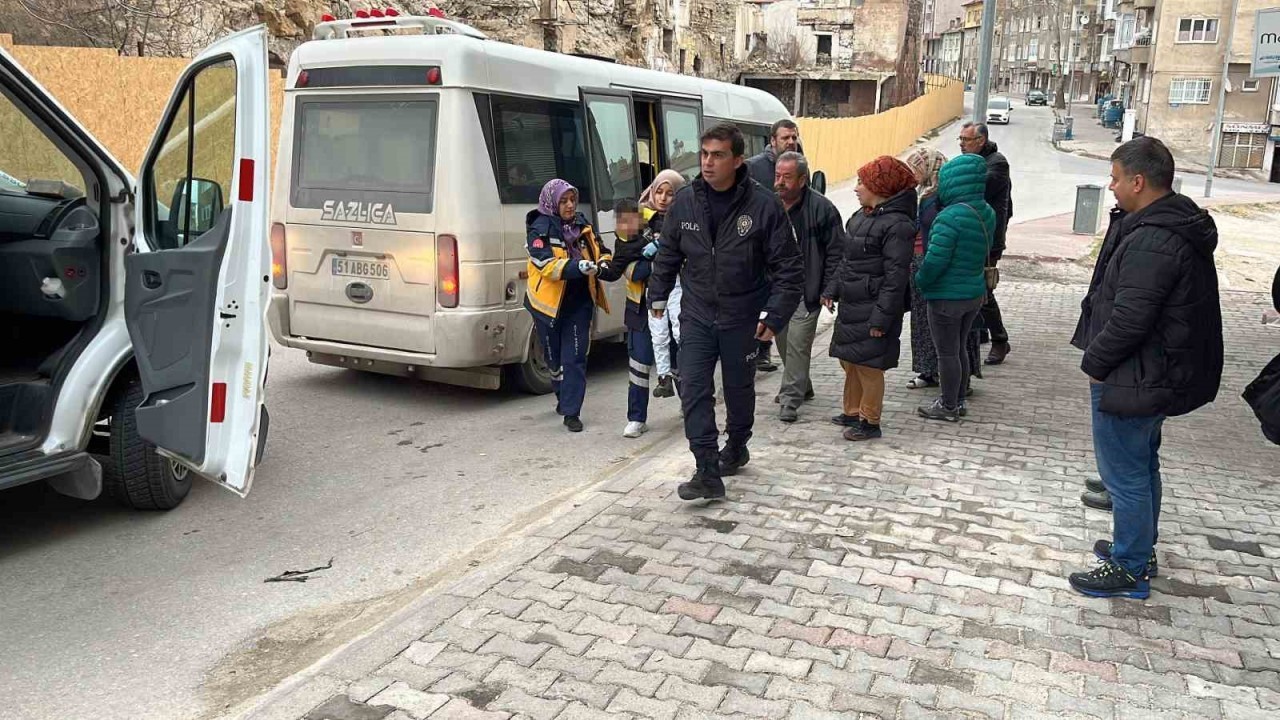 6 Yaşındaki Çocuğa Minibüs Çarptı