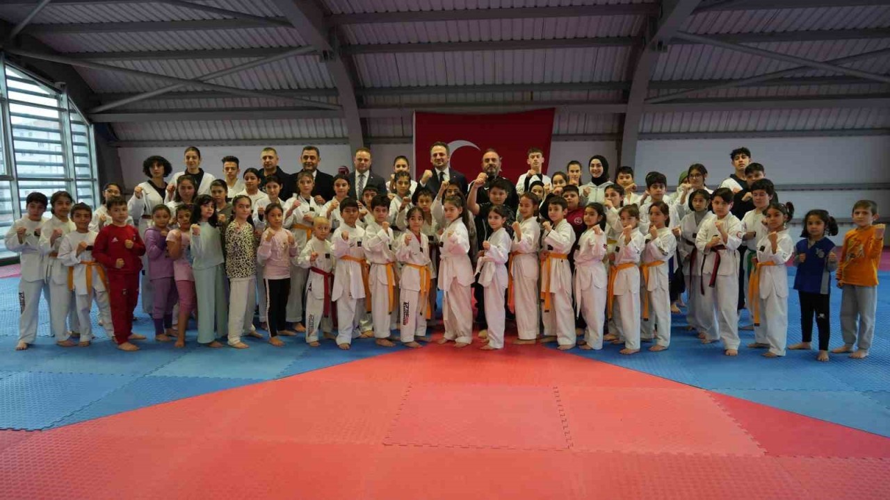 Gençlik ve Spor Bakan Yardımcısı Eminoğlu Gençlerle Buluştu
