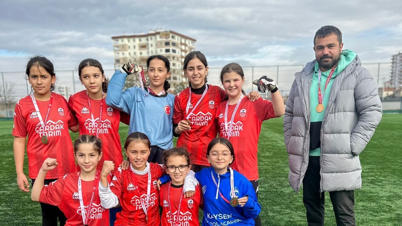 Kayseri Şampiyonu 75. Yıl Mühibe Germirli Ortaokulu