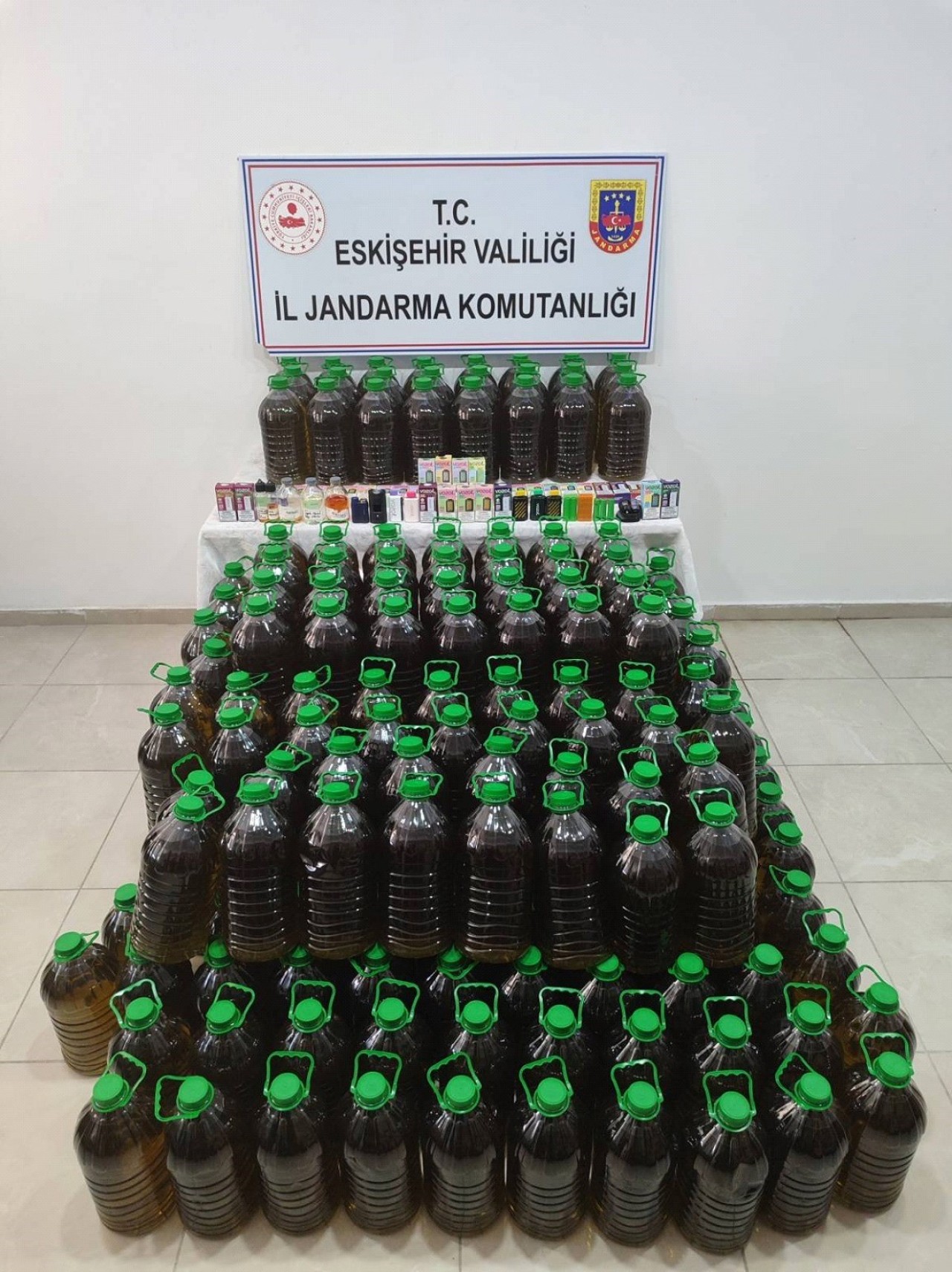 Sahte Zeytinyağı Operasyonu: Jandarma 1.24 Milyon TL Değerinde Malzeme Ele Geçirdi