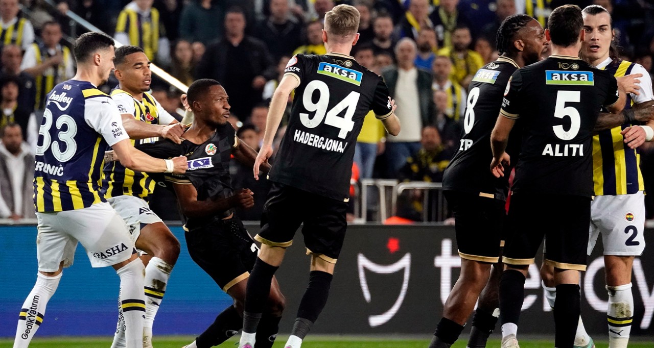 Fenerbahçe evinde liderliği kaybetti!