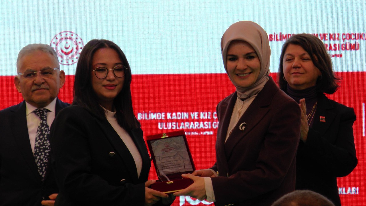 Lise Öğrencisi TÜBİTAK'ta Birincilik Ödülü Kazandı!