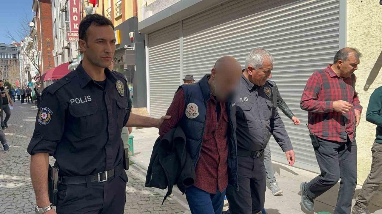 Hırsızlık Sonrası Saldırı: Market Çalışanlarına Bıçak Çeken Şahıs Kovalamaca Sonucu Yakalandı