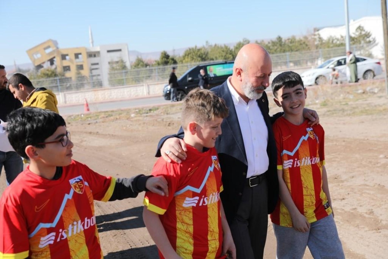 Kocasinan'da Gençler ve Çocuklar Mutlu: Başkan Amca Yapıyor!
