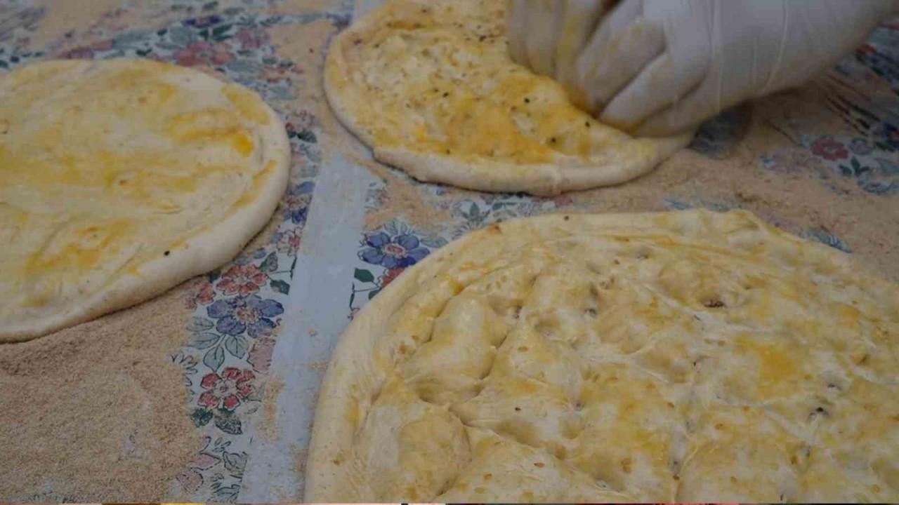 Osmanlı'dan Bir Lezzet Şöleni: Ramazan Pidesi İftar Sofralarını Süslüyor!