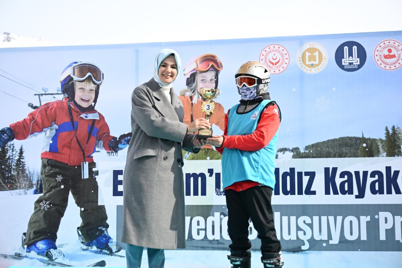 Aile Bakanlığı'ndan Çocuklara Destek: Erzurum'da Kayakla Geleceğe Umut Aşılanıyor