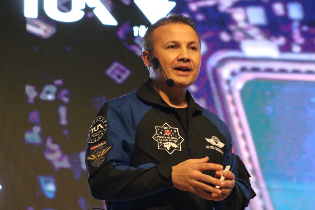 İlk Türk Astronot Alper Gezeravcı,  "Devlet büyüklerimiz yakında büyük bir müjdeyi paylaşacak"