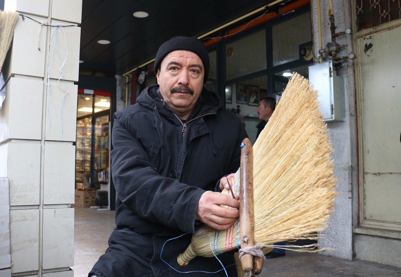 Teknolojiye Direnen Tutku: Ot Süpürgelerle 40 Yıl