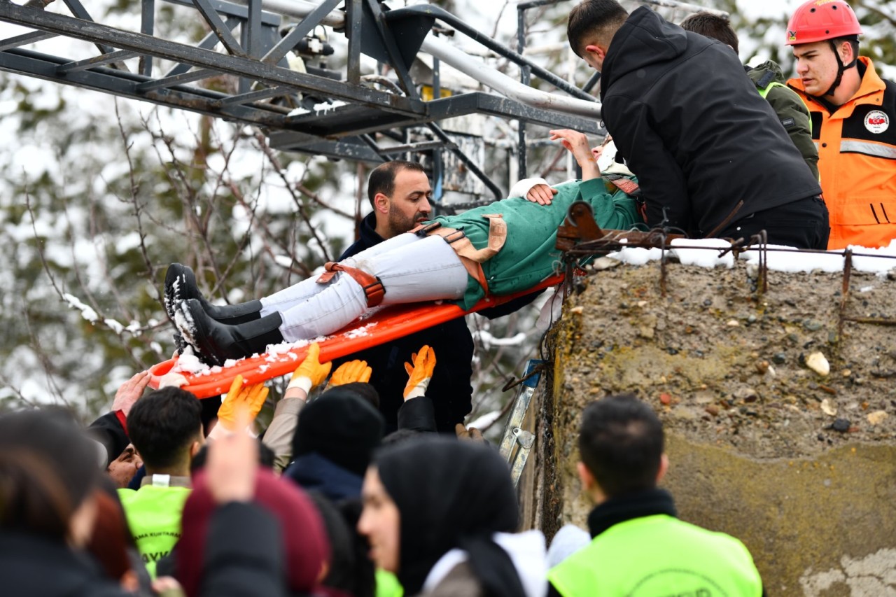Sivas'ta Gerçekçi Deprem Tatbikatı: Kurtarma Çalışmaları ve Güvenlik Önlemleri