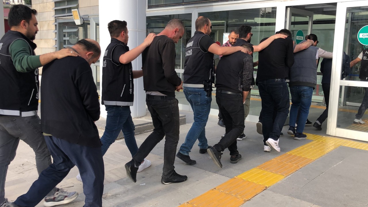 Elazığ'da Uyuşturucu Operasyonu: Çok Sayıda Uyuşturucu ve Silah Ele Geçirildi