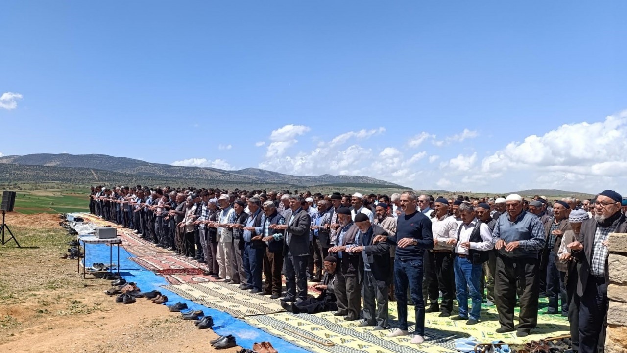 Beyşehir’de çiftçiler yağmur duasına çıktı