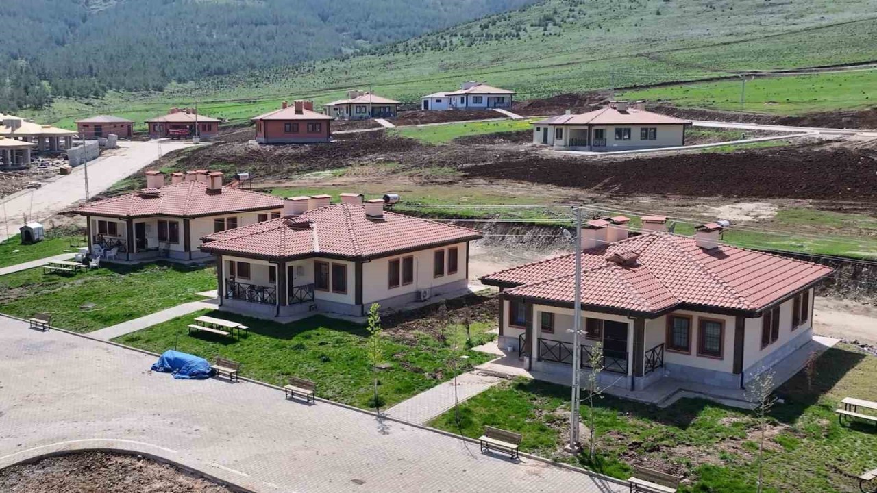 Depremzedelere Yeni Yuva Müjdesi: Enis Sezer Ailesi Çelik Evine Kavuştu!