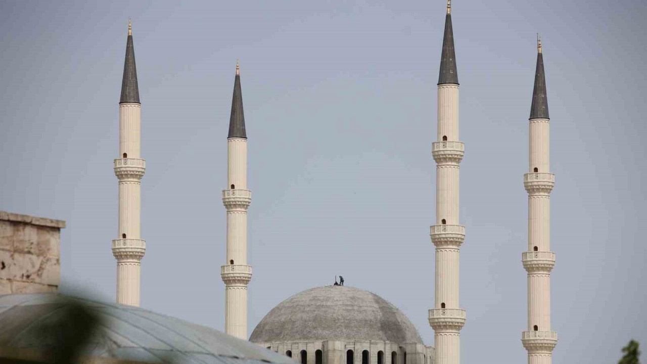 Sivas'ta Camii İnşaatında Nefes Kesici Görüntüler!