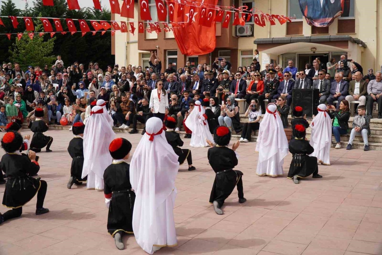 Azerbaycan'da 23 Nisan Coşkuyla Kutlandı