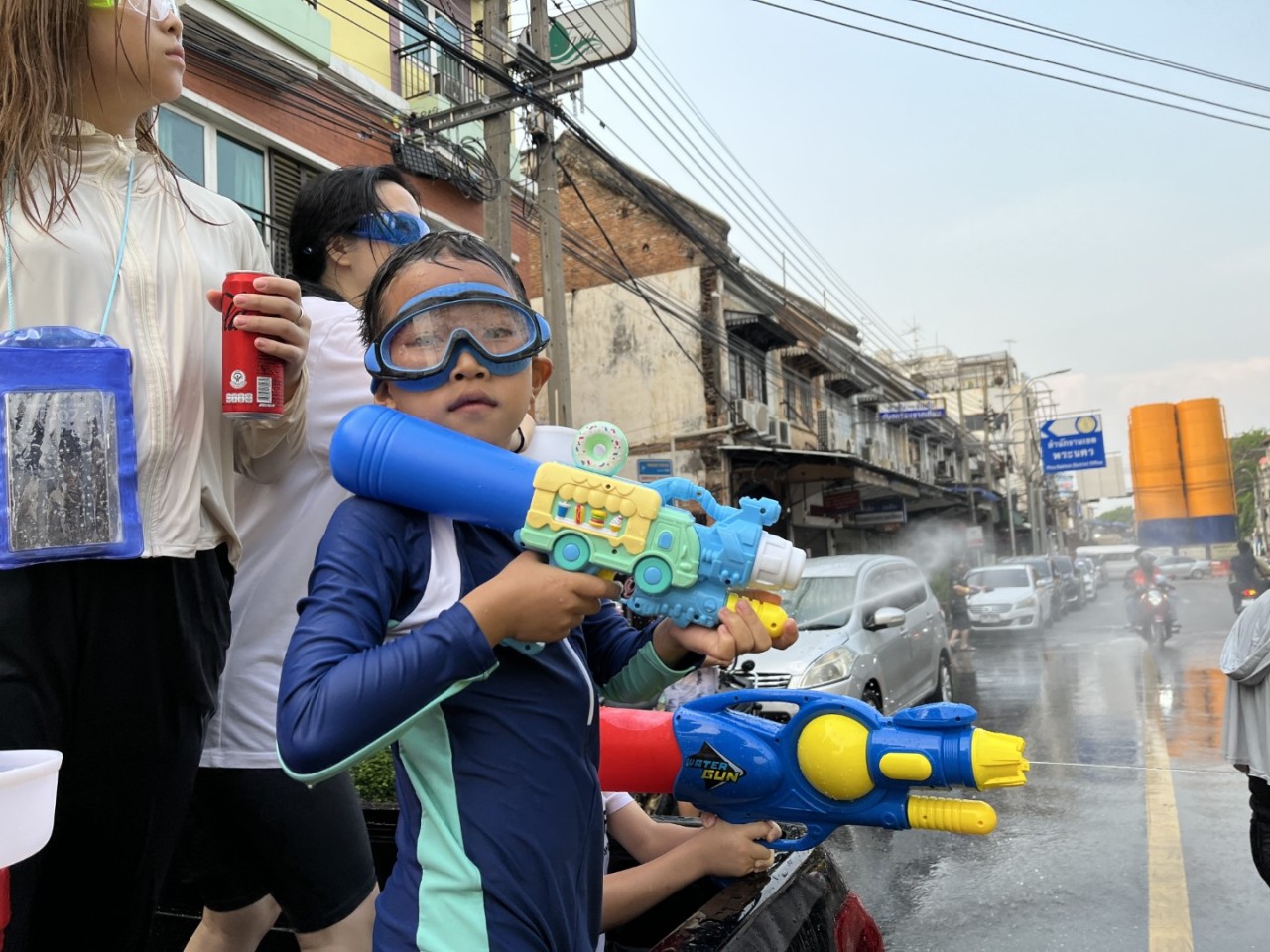 Tayland'da Su Savaşı Başladı: Songkran Festivali Renkli Görüntülerle Kutlanıyor