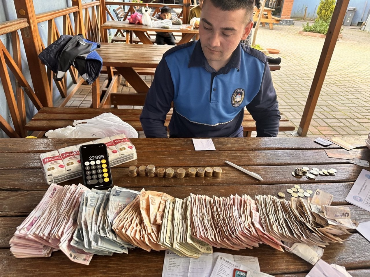 Eyüpsultan'da Dilenci Kadından 23 Bin TL Ele Geçirildi!