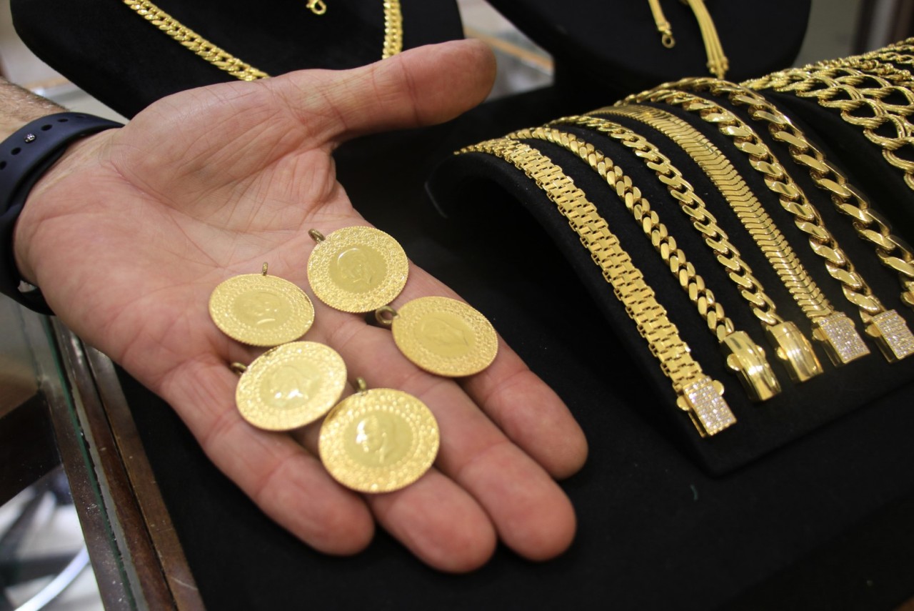 Altın Fiyatlarındaki Artışa Tepki: Hafif ve Gösterişli Takılar Tercih Ediliyor