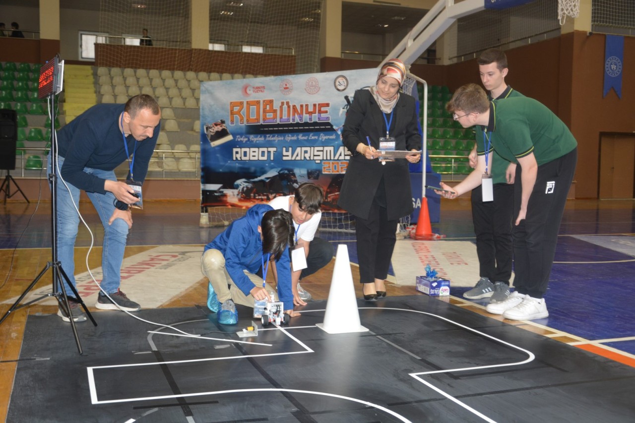 Ünye'de ROBÜNYE Robot Yarışması heyecanı!