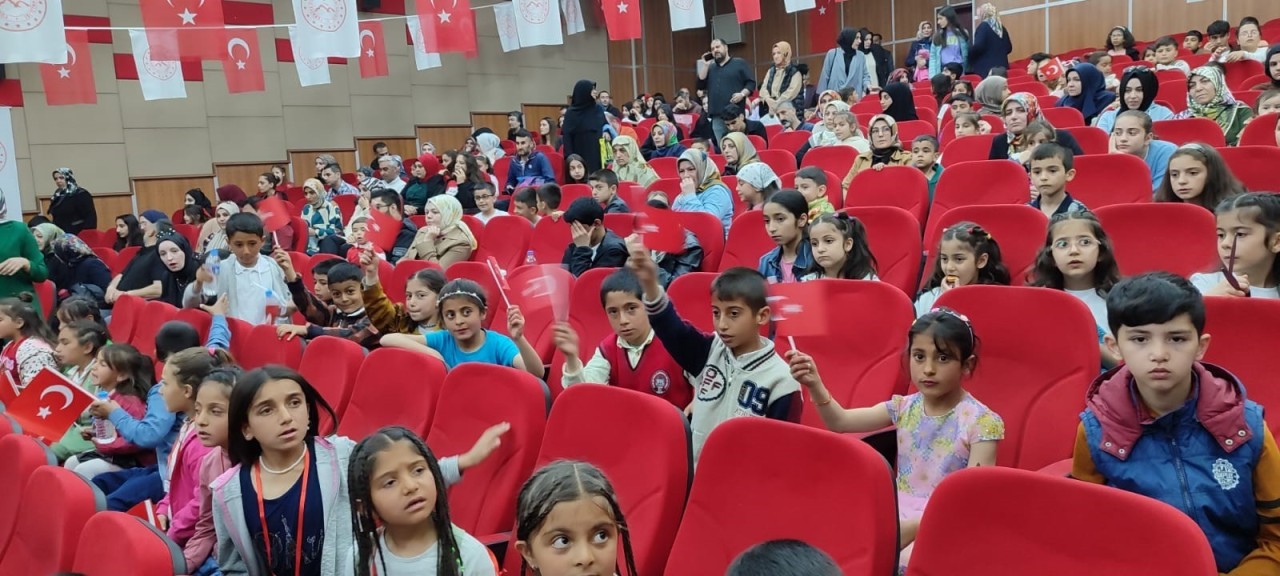 Köy Çocukları 23 Nisan'ı Sinema ve Millet Bahçesi'nde Kutladı
