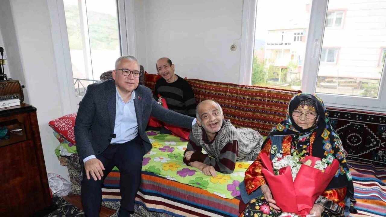 93 Yaşında Fedakar Anneye Vali Ziyaretinden Duygu Dolu Anlar!