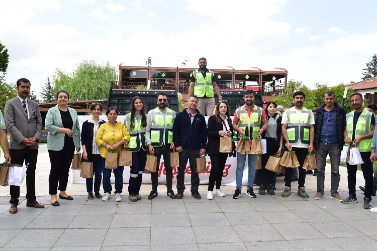 Malatya Büyükşehir Belediyesi'nden Vatandaşlara Sebze Fidesi Yağmuru!