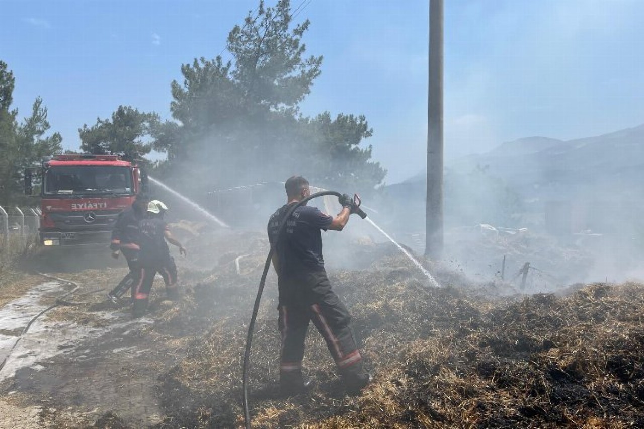 Manisa'da Samanlık Yangınları Tehlikesi: Hayvan Yetiştiricilerine Dikkat!