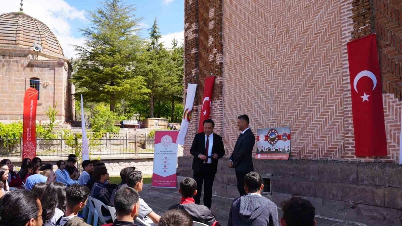 880 Yıllık Tarih Canlı Derslerle Öğrenildi: Melikgazi Türbesi'nde Tarihi Deneyim