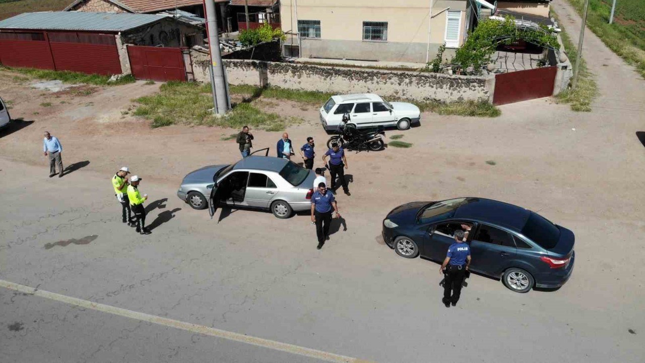 Aksaray Polisi Şok Uygulamalarla Denetimde: Huzur ve Güvenlik İçin Gece Gündüz Arama