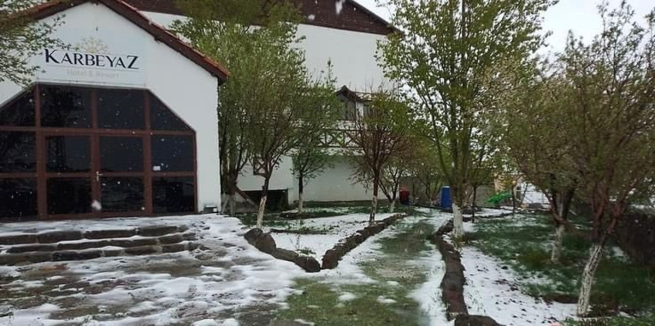 Aksaray'da Ani Soğuk Havayla Gelen Kar Yağışı Üreticileri Tedirgin Ediyor
