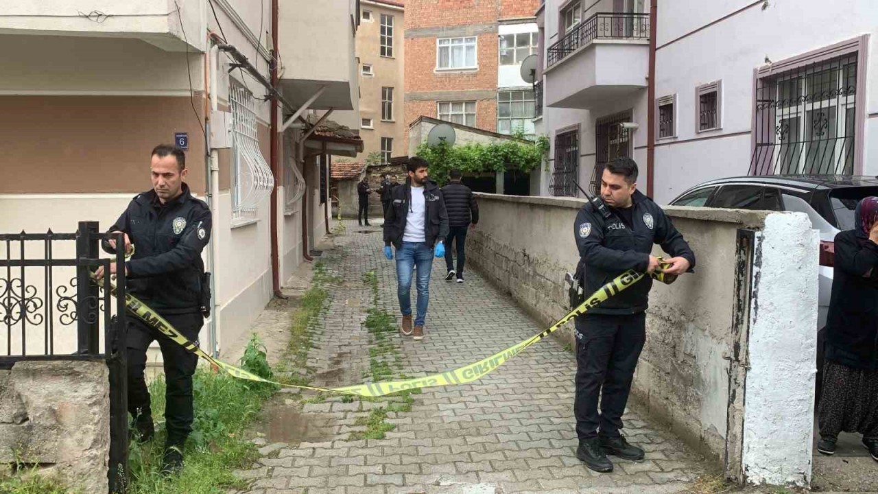 Karaman'da Balkondan Düşen Kadın Hayatını Kaybetti