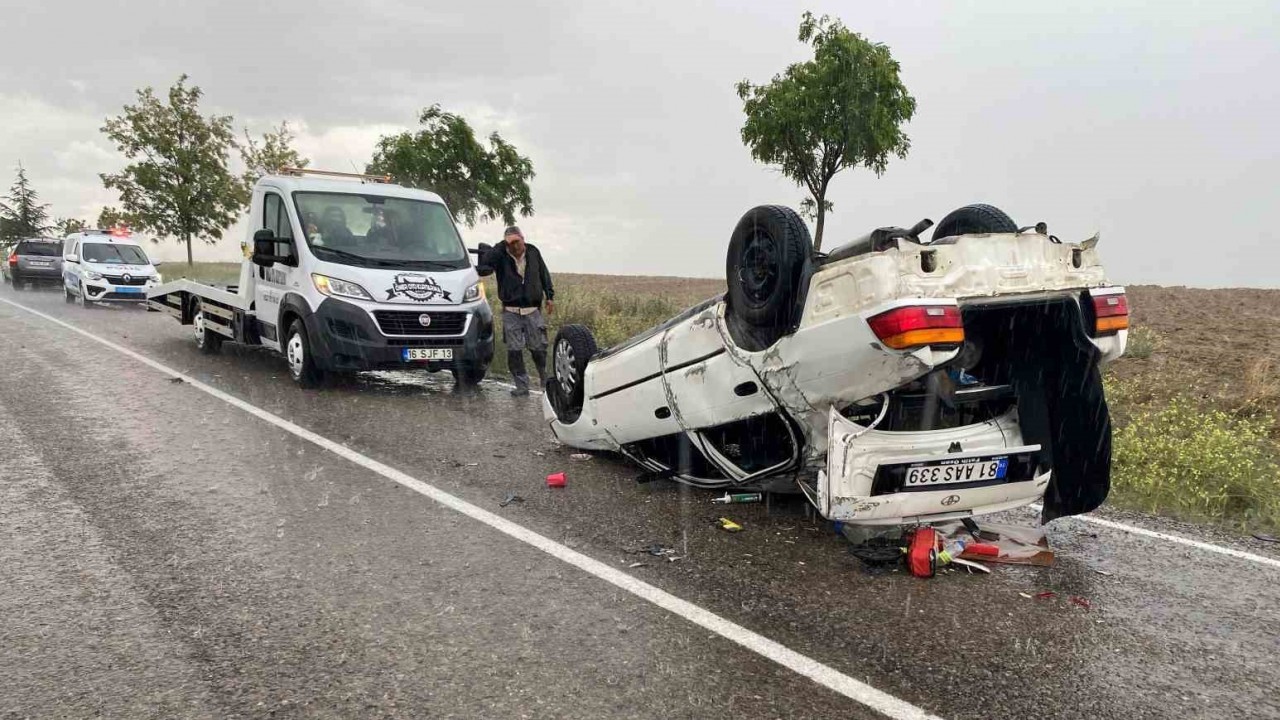 Konya Kulu'da Şiddetli Yağmurda Araç Takla Attı: 3 Yaralı!
