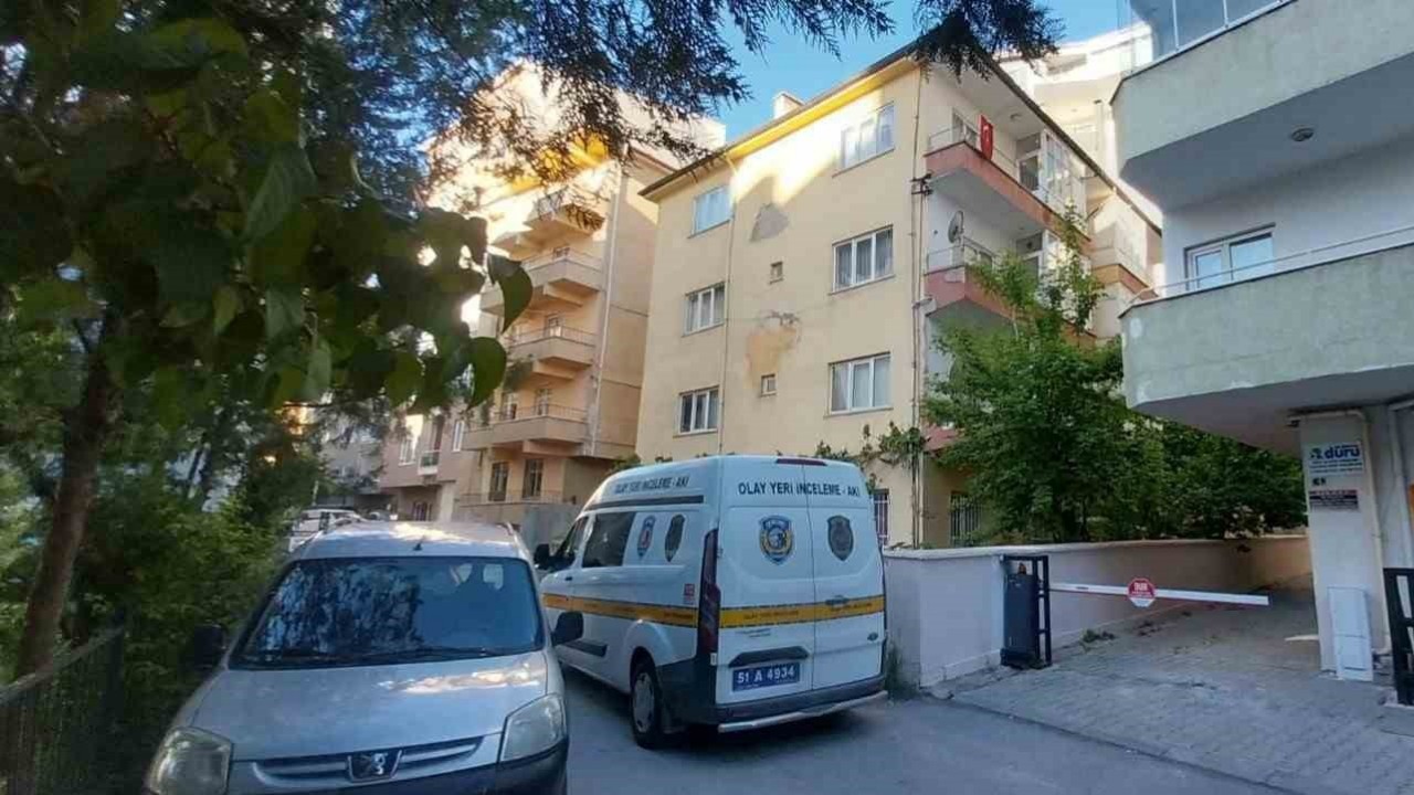 Niğde'de Eski Sevgilinin Bıçak Darbesiyle Hayatını Kaybeden Emircan Ö.'nün Ölümü: Soruşturma Başladı